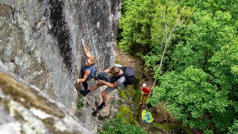 Making Of: Eduardo Gellner mit Agnes Zintl beim Klettern am Danielsberg (ServusTV). – Bild: Eduardo Gellner /​ Eduardo Gellner ServusTV