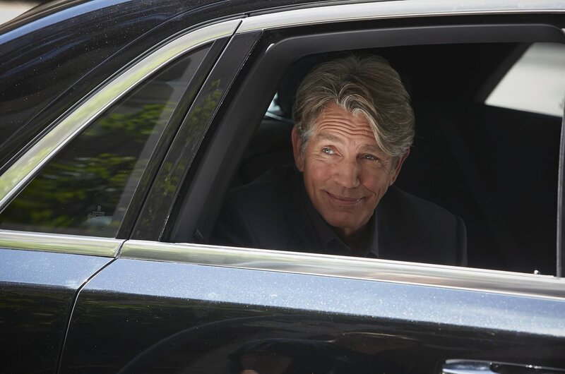SUITS -- „We’re Done“ Episode 407 -- Pictured: Eric Roberts as Charles Forstman -- (Photo by: Ian Watson/​USA Network) – Bild: Ian Watson/​USA Network