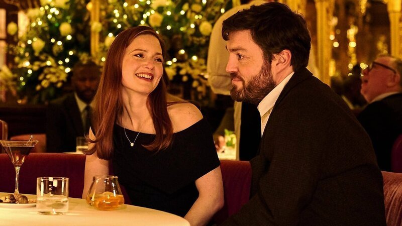 Robin Ellacott (Robin Ellacott), Cormoran Strike (Tom Burke) – Bild: Sky Channel