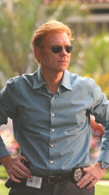 Horatio (David Caruso) wird Zeuge, wie sein alter Chef bei einem Einsatz ums Leben kommt. Auf der Suche nach dem Täter erlebt Horatio einige Überraschungen … – Bild: SUPER RTL