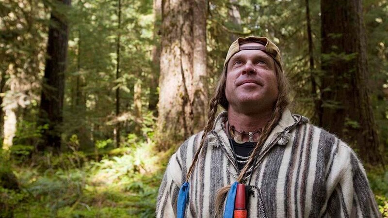 USA, Washington, Olympic National Forest, Cody Lundin walking through Pacific Northwest rainforest during Dual Survivor filming – Bild: Discovery Communications LLC /​ Paul Souders
