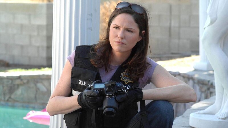 Sara (Jorja Fox) sucht auf der Sugar Kane Ranch, die von George „Binky“ Babinkian aus Aserbaidschan und seiner amerikanischen Frau Doris als eine Mischung aus Campingplatz, Familienrestaurant und Bordell betrieben wird, nach Spuren.Was ist hier genau passiert? – Bild: RTL /​ CBS