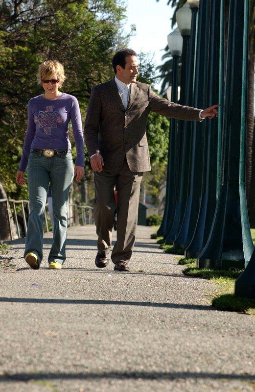 Monk (Tony Shalhoub, r.) macht kleine Fortschritte beim Ablegen seiner Neurosen, was auch Natalie (Traylor Howard, l.) sehr erstaunt … – Bild: RTLup