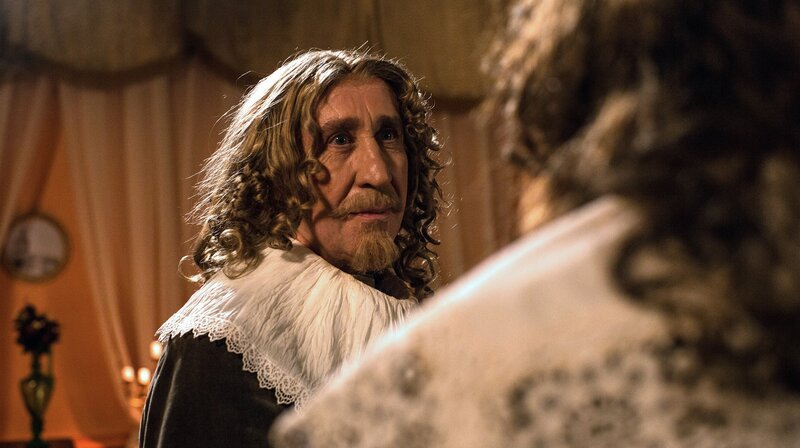 Das Doku-Drama „Der lange Weg zum Frieden“ konzentriert sich auf die Westfälischen Friedensverhandlungen und seine Akteure. Damit rückt er erstmals die Friedensmacher in den Mittelpunkt einer filmischen Auseinandersetzung mit dem Dreißigjährigen Krieg und nicht die Kriegsherren. Mit doku-dramatischen Mitteln erweckt der Film die spannenden Verhandlungen zum Leben und zeigt eindrücklich, mit wie viel List und Überzeugungsarbeit bis zuletzt um den Frieden gekämpft werden musste. – Spielszene mit _ Manfred Möck als Henri II D’Orléans-Longueville (l) – Bild: BR, WDR, Heidefilm /​ BR/​Heidefilm/​WDR