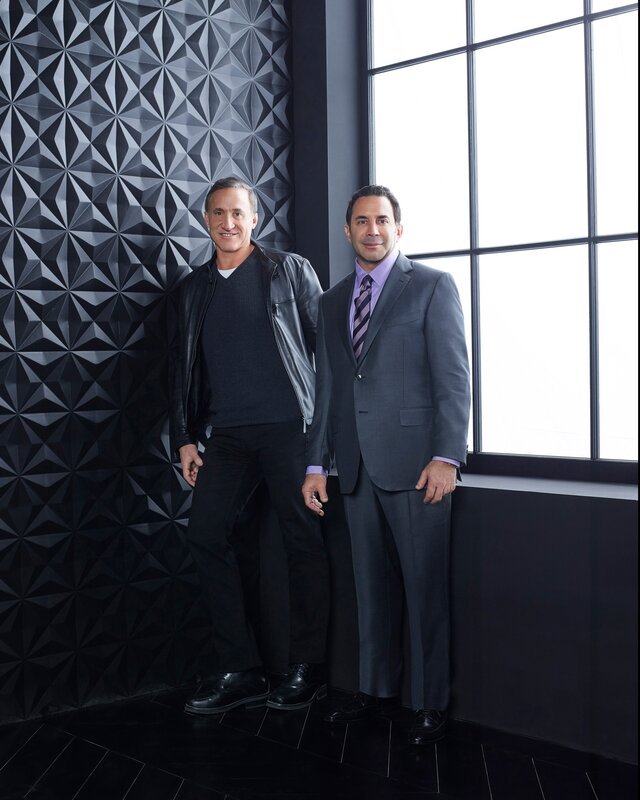 Von links nach rechts: Terry J. Dubrow und Paul Nassif. – Bild: E! Entertainment Television LLC