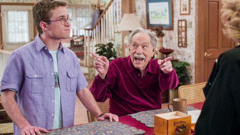 Adam Goldberg (Sean Giambrone, l.); Albert „Pops“ Solomon (George Segal, r.) – Bild: ORF/​Sony Pictures/​ABC