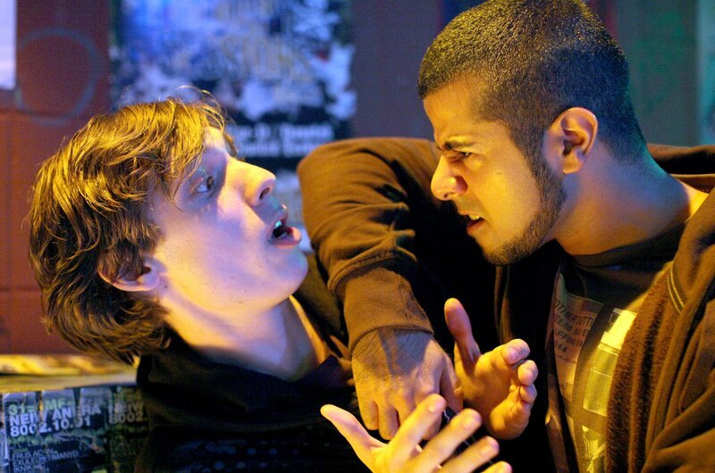 „Soko Donau“, „Rot wie Blut.“ Ein anonymer Anruf geht nachts bei der Polizei ein. Im Bild (v.li.): Elias Pressler (Joe Riegler), Morteza Tavakoli (Ali Demir). – Bild: ORF/​SATEL-Fil