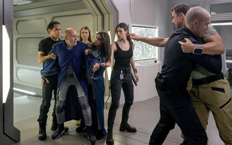 Bild: Aleksandar Letic /​ Ark TV Holdings, Inc. /​ SYFY