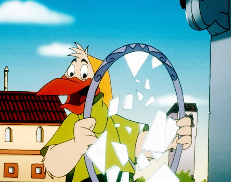 „Die Jagd nach dem Kju Wang“, „Der Pechvogel.“ Graf Yagor hat genug von den Misserfolgen bei seinen Versuchen, den Kju-Wang zu stehlen und damit den Thron über Vogel-Venedig zu übernehmen. Diesmal will er kein Risiko eingehen und zunächst mal diejenigen beseitigen, die ihm immer einen Strich durch die Rechnung machen: Gina, Beppo, Marco und Berto. Beppo hat eine ausgemachte Pechsträhne, wo er auch hintritt, was er auch anfasst, alles geht kaputt. Sgarry, Yagors Assistent, der mit der Durchführung des heimtückischen Plans beauftragt wird, hat auch nur Pech: Anstelle der vier Freunde nimmt er seinen eigenen Chef gefangen. – Bild: ORF/​EBU