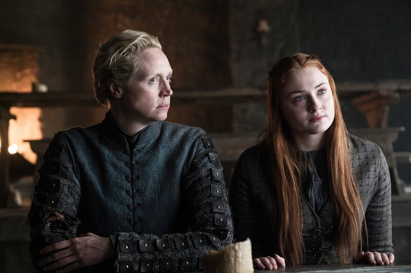 Gwendoline Christie as Brienne of Tarth and Sophie Turner as Sansa Stark. – Bild: Turner /​ Home Box Office, Inc. All Rights Reserved.