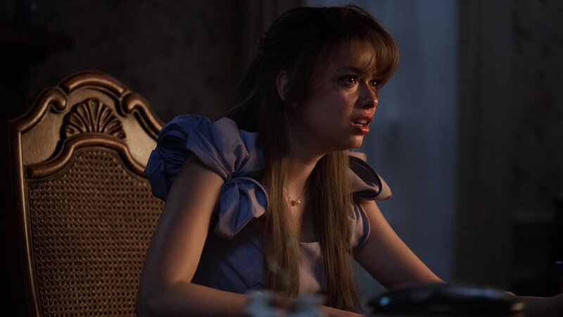 Was ist mit Ryan passiert? Faith (Nikki Hahn) fordert von ihrer Mutter endlich die Wahrheit. – Bild: ZDF and PEACOCK