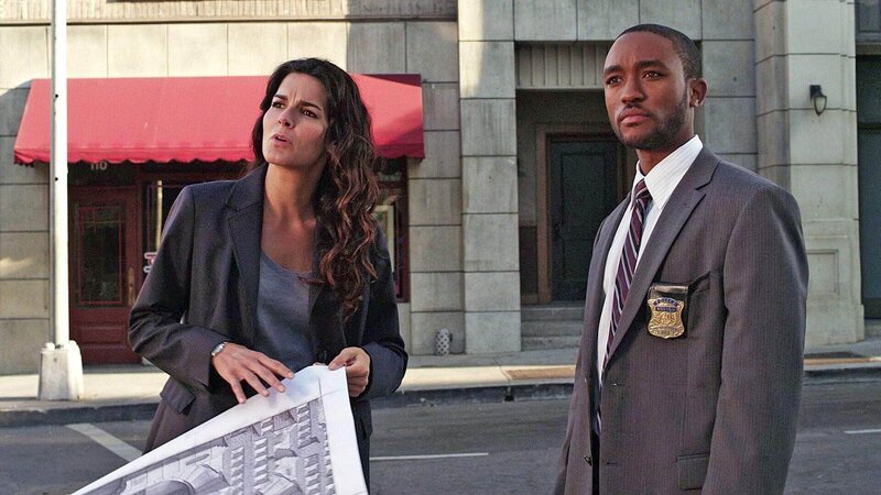 Auf den Bildern des Toten finden Jane Rizzoli und Detective Frost Hinweise zum Tathergang. – Bild: TVNOW