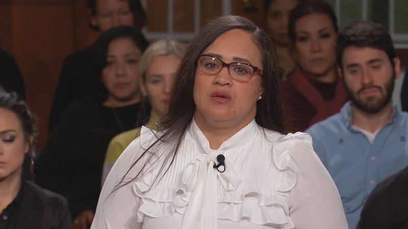 People sitting in a courtroom – Bild: TLC