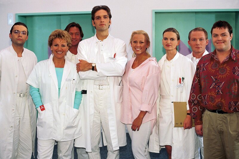 v.li.: Alexander Schottky, Mariele Millowitsch, Rainer Grenkowitz, Walter Sittler, Jenny Elvers, Kerstin Thielemann, Roland Jankowsky, Oliver Reinhard – Bild: RTLup