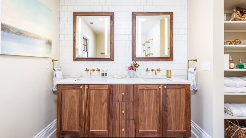 Tamara plans to enlarge and modernize the master suite and the adjoining bathroom. – Bild: HGTV