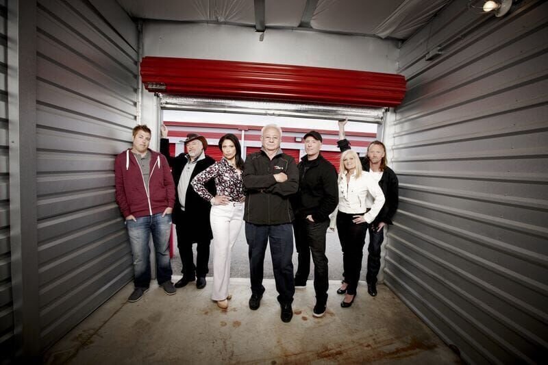 The cast of Storage Wars Canada (from left to right: Bogart, Paul, Ursula, Don, Roy, Cindy, Rick) – Bild: Discovery Networks – promotion only /​ DISS