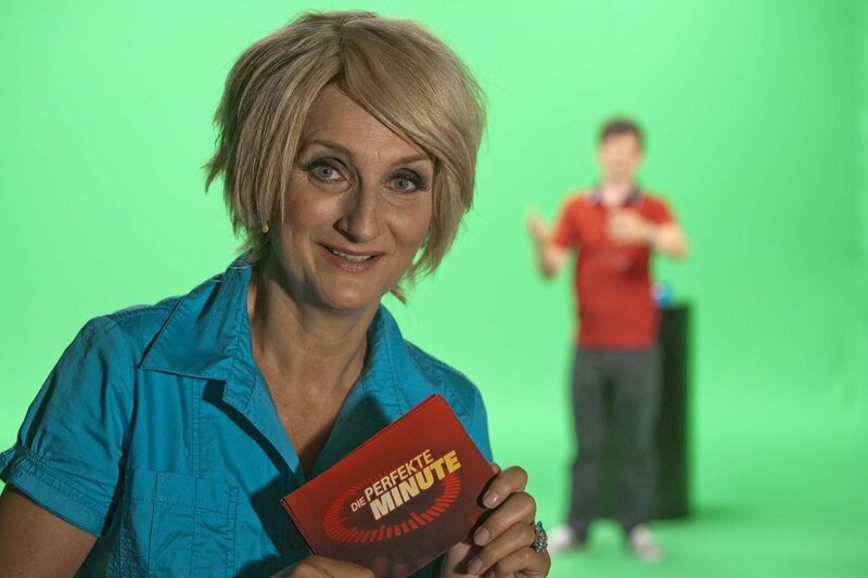 Die Perfekte Minute: Ulla Kock am Brink (Petra Nadolny, l.) und ihr Kandidat Klaus (Michael Kessler, r.) ... – Bild: ProSieben Die Perfekte Minute: Ulla Kock am Brink (Petra Nadolny, l.) und ihr Kandidat Klaus (Michael Kessler, r.) ... – Bild: ProSieben