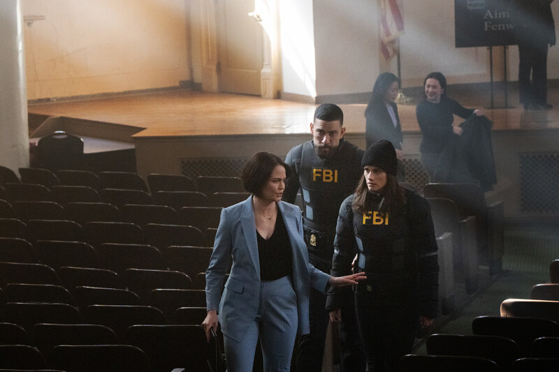 Pictured (L-R): Sprague Grayden as Aimee Fenway, Zeeko Zaki as Special Agent Omar Adom ‚OA‘ Zidan, and Missy Peregrym as Special Agent Maggie Bell, John Boyd as Special Agent Stuart Scola. – Bild: CBS Broadcasting, Inc.