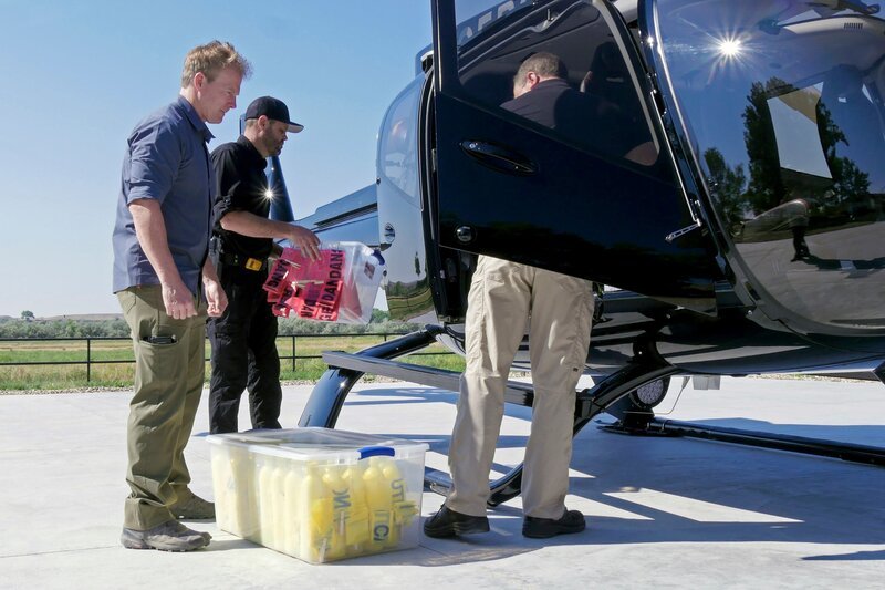 Als das Team ein neues Luftexperiment über dem Dreiecksgebiet oberhalb der Skinwalker Ranch durchführt, finden sie heraus, dass die Strahlung und UAP-Phänomene mit etwas tief im Mesa verbunden sein könnten. – Bild: stanae /​ THE HISTORY CHANNEL /​ Prometheus Entertainment