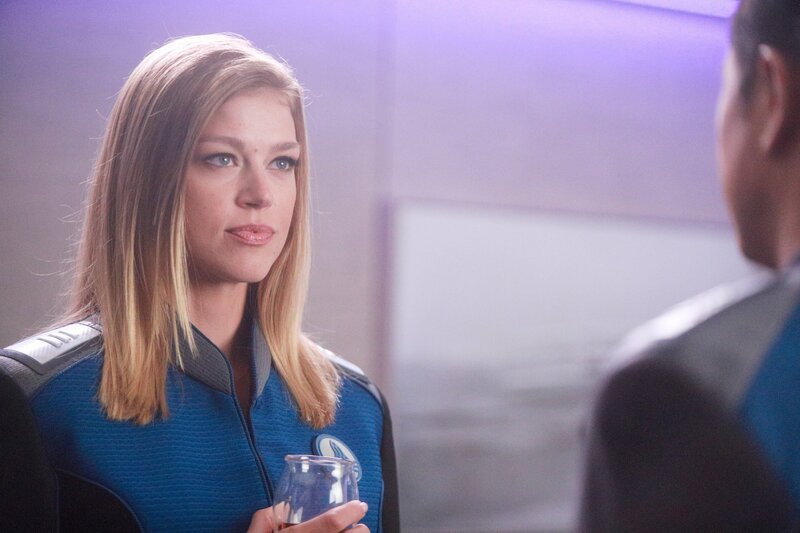 Adrianne Palicki (Cmdr. Kelly Grayson). – Bild: ORF/​PRO7/​Fox/​Jordin Althaus