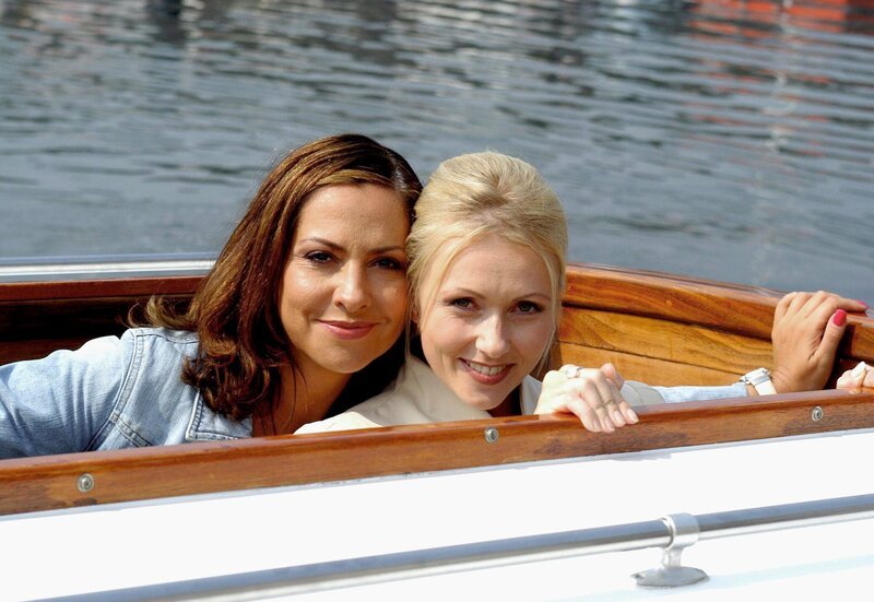 Rita (Simone Thomalla, li.) und ihre beste Freundin Jenny (Dana Golombek). – Bild: ARD Degeto/Hans Seidenabel Rita (Simone Thomalla, li.) und ihre beste Freundin Jenny (Dana Golombek). – Bild: ARD Degeto/Hans Seidenabel