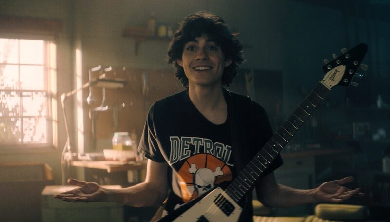 Bei der Bandprobe präsentiert Dylan (Emjay Anthony) seinen Freunden eine Idee – der erste Schritt zum großen Durchbruch? – Bild: ZDF und PEACOCK