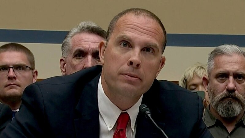 vorne: David Grusch – Bild: THE HISTORY CHANNEL /​ A+E Networks