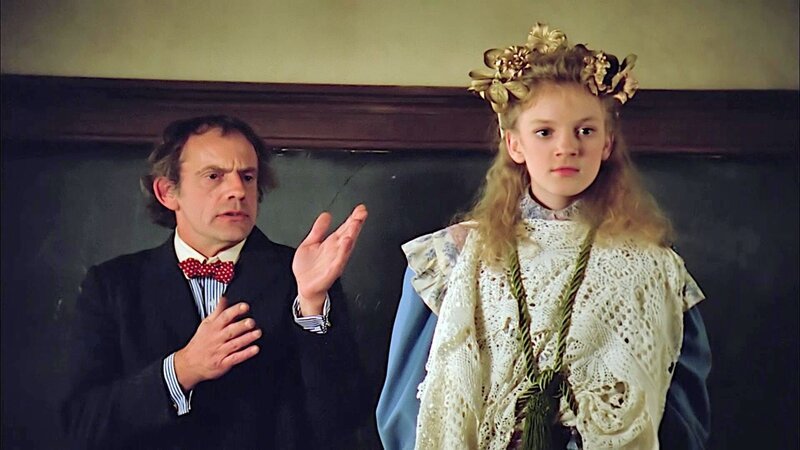 Alistair Dimple (Christopher LLoyd) mit Sara (Sarah Polley) (v.l.) – Bild: BBL