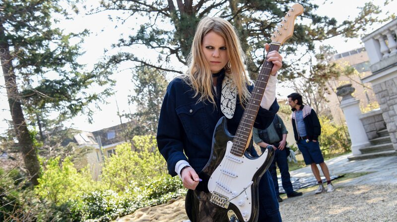 (v.li.): Lilian Jane Gartner (Zoe), Manuel Sefciuc (Valentin), Stefano Bernardin (Fernando). – Bild: WDR/​ORF