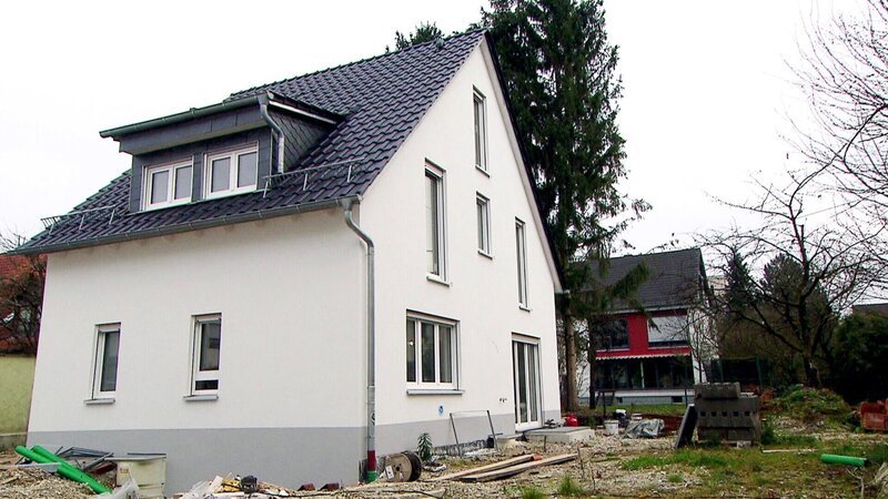 Im Haus ruhen seit geraumer Zeit sämtliche Arbeiten – Bild: RTL II