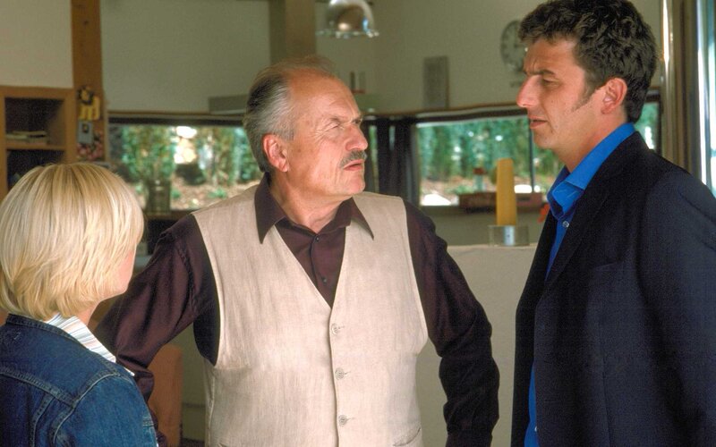 (v.li.): Kristina Sprenger (Karin Kofler), Dietrich Mattausch (Kristanell), Hans Sigl (Andreas Blitz). – Bild: ORF/​Laurent Trümper