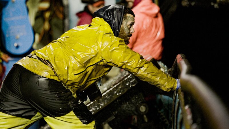 Greenhorn David Scheetz at the rail on the Summer Bay. – Bild: Discovery Communications, LLC