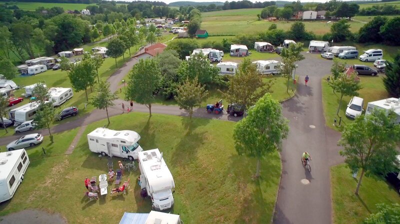 Blick auf den Campingplatz von Odette und Sven Bettermann im nordhessischen Naumburg. – Bild: HR