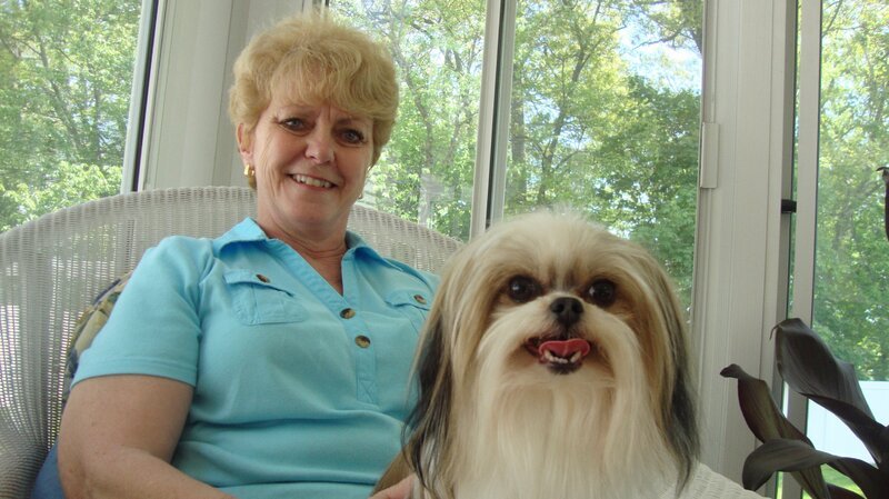 Jane Theriault with Miki. – Bild: POWDERHOUSE /​ Animal Planet /​ Discovery Communications Inc