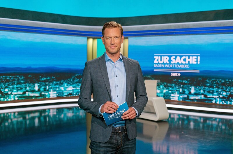 SÜDWESTRUNDFUNK Zur Sache Baden-Württemberg - Moderator Florian Weber – Bild: SWR/​Christian Koch