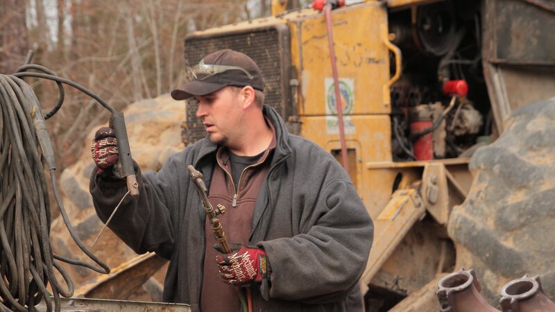 Justin setting up his sautering station. – Bild: Discovery Channel /​ Terry Pratt