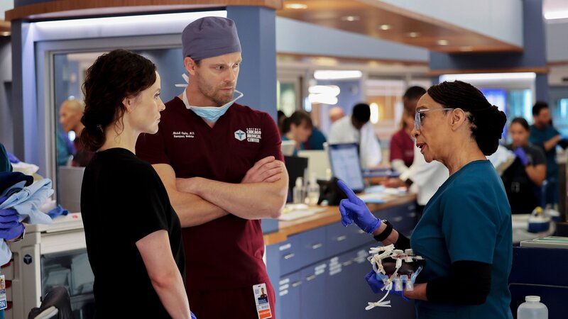 Chicago Med Staffel 8 Folge 3 Gute Betreuung: Brian Tee als Dr. Ethan Choi  Copyright: SRF/​NBC Universal – Bild:  SRF/​NBC Universal