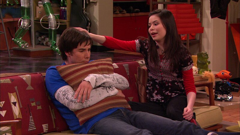 L-R: Spencer Shay (Jerry Trainor), Carly Shay (Miranda Cosgrove) – Bild: ViacomCBS