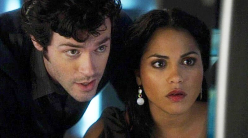 Loker (Brendan Hines) und Ria Torres (Monica Raymund) sollen den Grund für die Massenpanik, bei der zwei Menschen sterben mussten, herausfinden. Doch dies ist nicht einfach, hinzu kommen Spannungen zwischen den beiden. Werden sie es schaffen, den Fall zu lösen? – Bild: MG RTL D /​ Fox