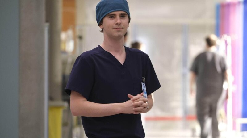 Dr. Shaun Murphy (Freddie Highmore). Die Verwendung des sendungsbezogenen Materials ist nur mit dem Hinweis und Verlinkung auf TVNOW gestattet. – Bild: TV NOW /​ American Broadcasting Companies, Inc.