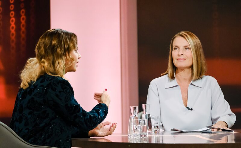 Katharina Straßer, Barbara Stöckl. – Bild: ORF/​Günther Pichlkostner