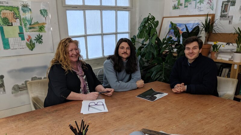 Charlie Dimmock (l.), David Rich (m.), Harry Rich (r.) – Bild: RTL