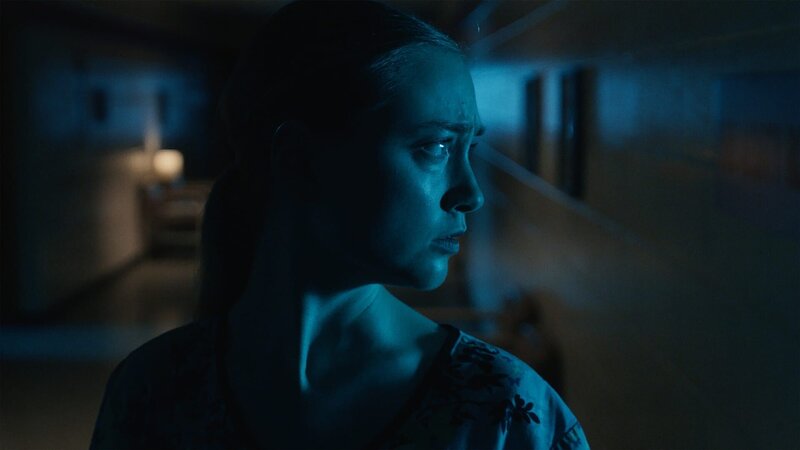 Woman in the dark hallway. – Bild: Blue Ant Media