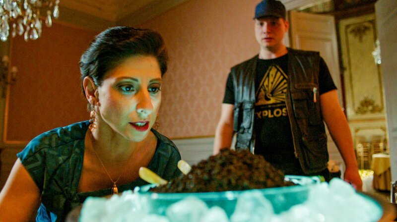 Zeynep Buyrac (Mira), Manuel Sefciuc (Valentin). – Bild: WDR/​ORF