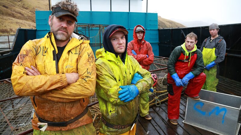 Crew of the Cornelia Marie left to Right Travis Lofland, Jake Jolibois, Scotty Hillstrand, Jason Shaw, Tim Pennington. – Bild: For merchandising, publishing & ancillary products, check talent contract, appearance & property releases.