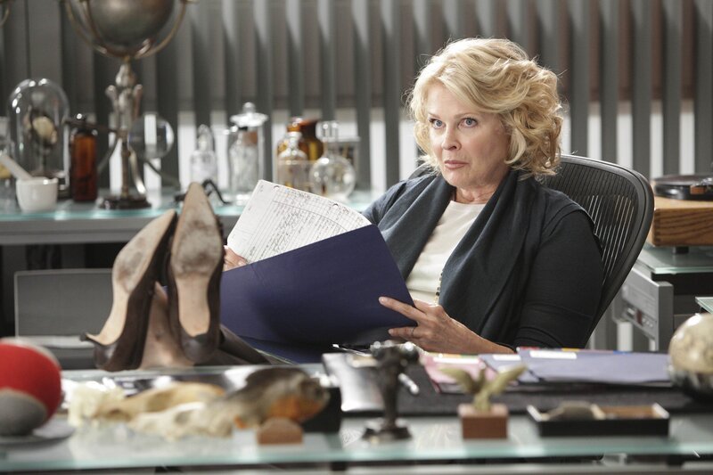 Als House erfährt, dass es sich bei seiner neuen Patientin um Cuddys Mutter Arlene (Candice Bergen) handelt, wird ihm klar, dass er ein Problem hat … – Bild: cbs