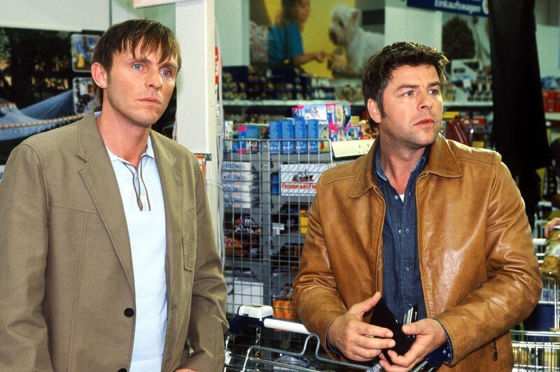 Jupp (Uwe Fellensiek, r.) und Falk (Dirk Martens, l.) – Bild: Sat.1 emotions