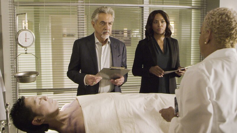 David Rossi (Joe Mantegna, l.) Dr. Tara Lewis (Aisha Tyler, r.) – Bild: 2018 CBS Broadcasting, Inc. All Rights Reserved. Lizenzbild frei