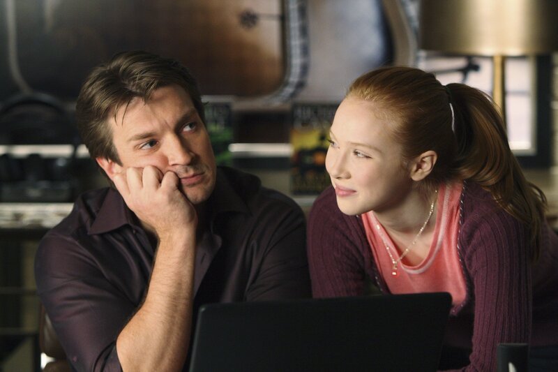 Richard Castle (Nathan Fillion, l.) muss wohl doch endlich lernen, dass er seiner Tochter Alexis (Molly C. Quinn, r.) nichts vormachen – Bild: sixx