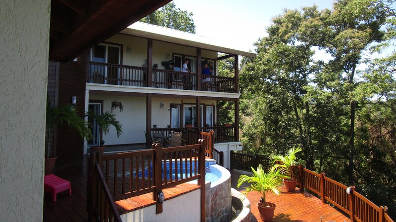 Exterior of Casa Cerena as seen on HGTV’s Caribbean Life – Bild: HGTV /​ Discover Images;HCBLF1812_IMG_31 /​ Discovery Communications